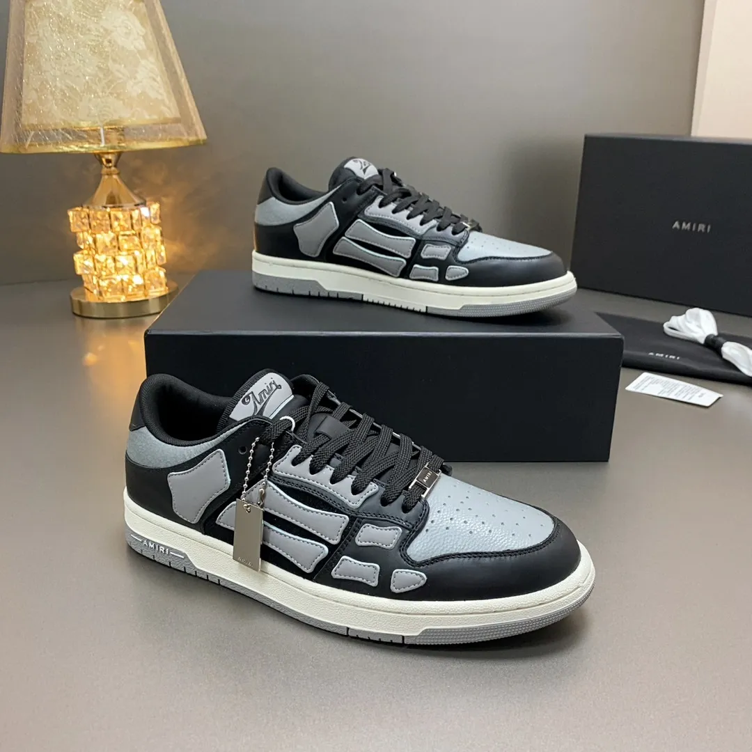 p580🐮🐮AMIRI Couple Style👑 The latest The Pacific Series Couple Style💀🦴Bone Stars Casual Sports Shoes Skateboard Shoes✔️ AMIRI's Pacific shoes are a sneaker that combines luxury and street style. Many celebrities and Internet celebrities have the same style. Its design and workmanship are very exquisite. Made of high-grade cow leather, soft to the touch and highly durable. 💎Fabrics: Original custom imported first-layer cowhide 💎Inner lining: Original customized breathable mesh 💎Foot: Original injection molded one-piece, comfortable, wear-resistant and not tiring for feet 💎Outsole: Original 1:1 molded three-color sole Original outsole 💎Sole thickness: 3CM 💎Size: Female 35-40 Male 39-46 💎Price; Top version 👑Special remarks Remark: (Female size 34 40 . Men's sizes 38 45 46 are customized and cannot be returned or exchanged. Please note when ordering! Thank you🤝🤝